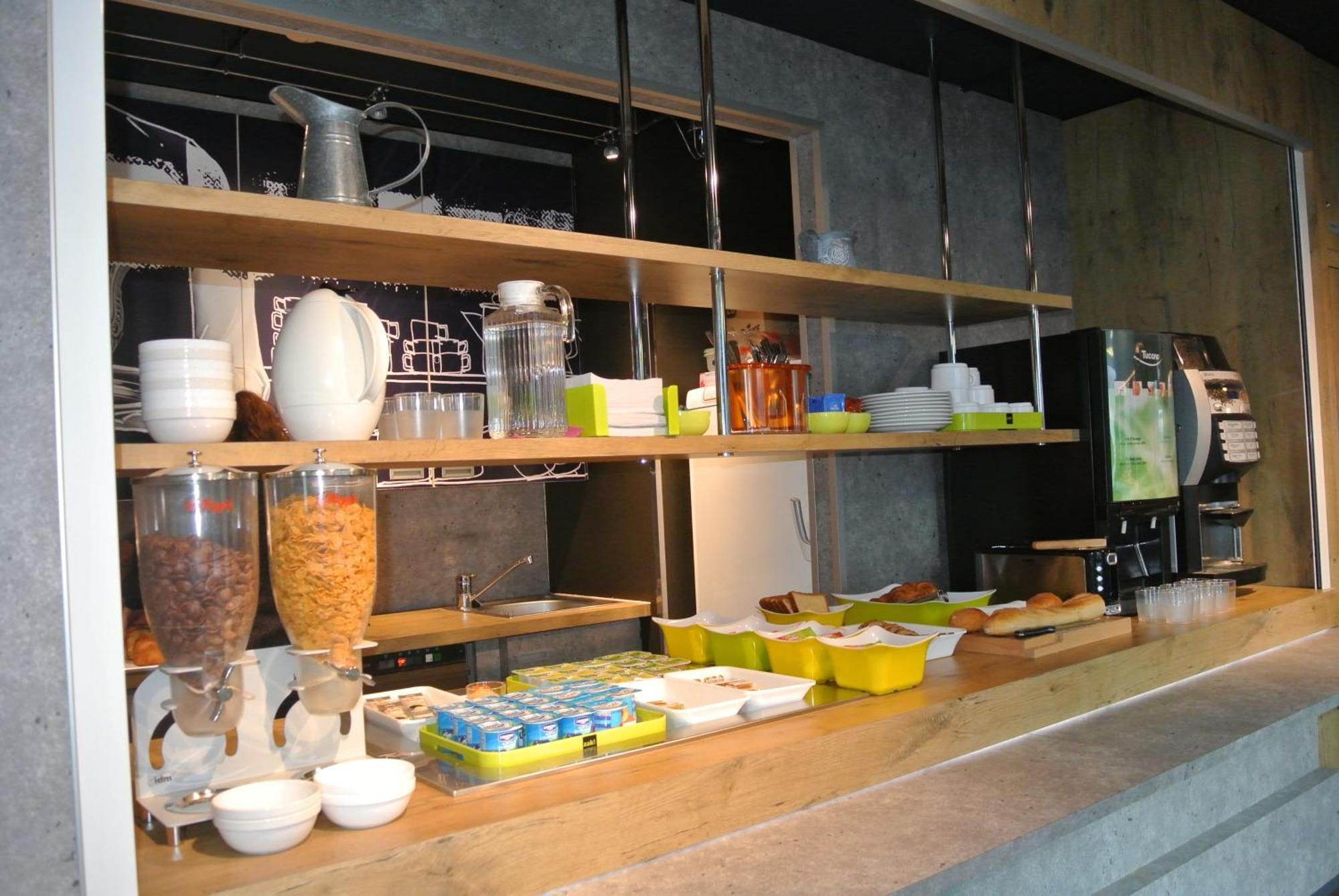 Ibis Budget Chambery Sud Challes Les Eaux Екстериор снимка