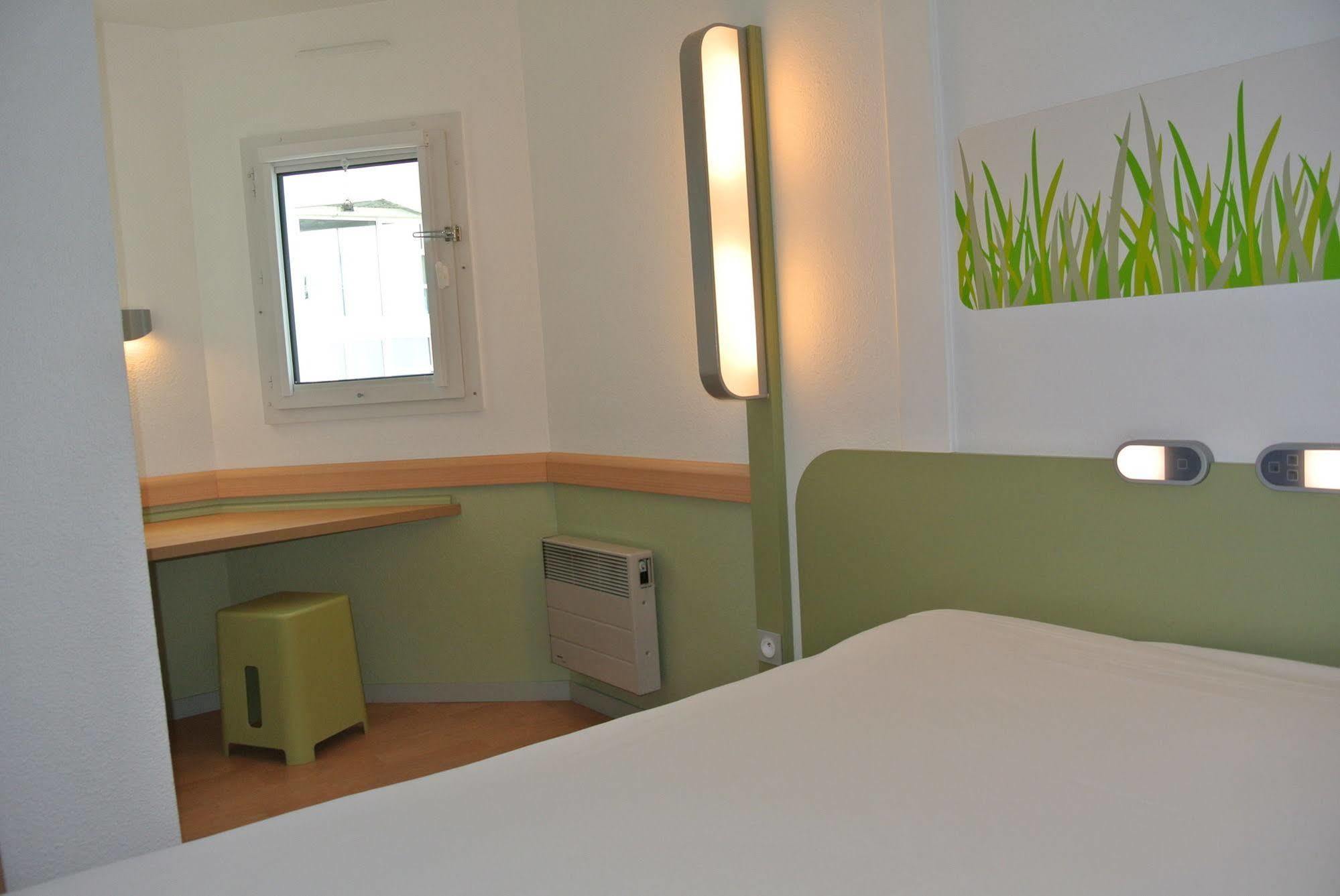 Ibis Budget Chambery Sud Challes Les Eaux Екстериор снимка