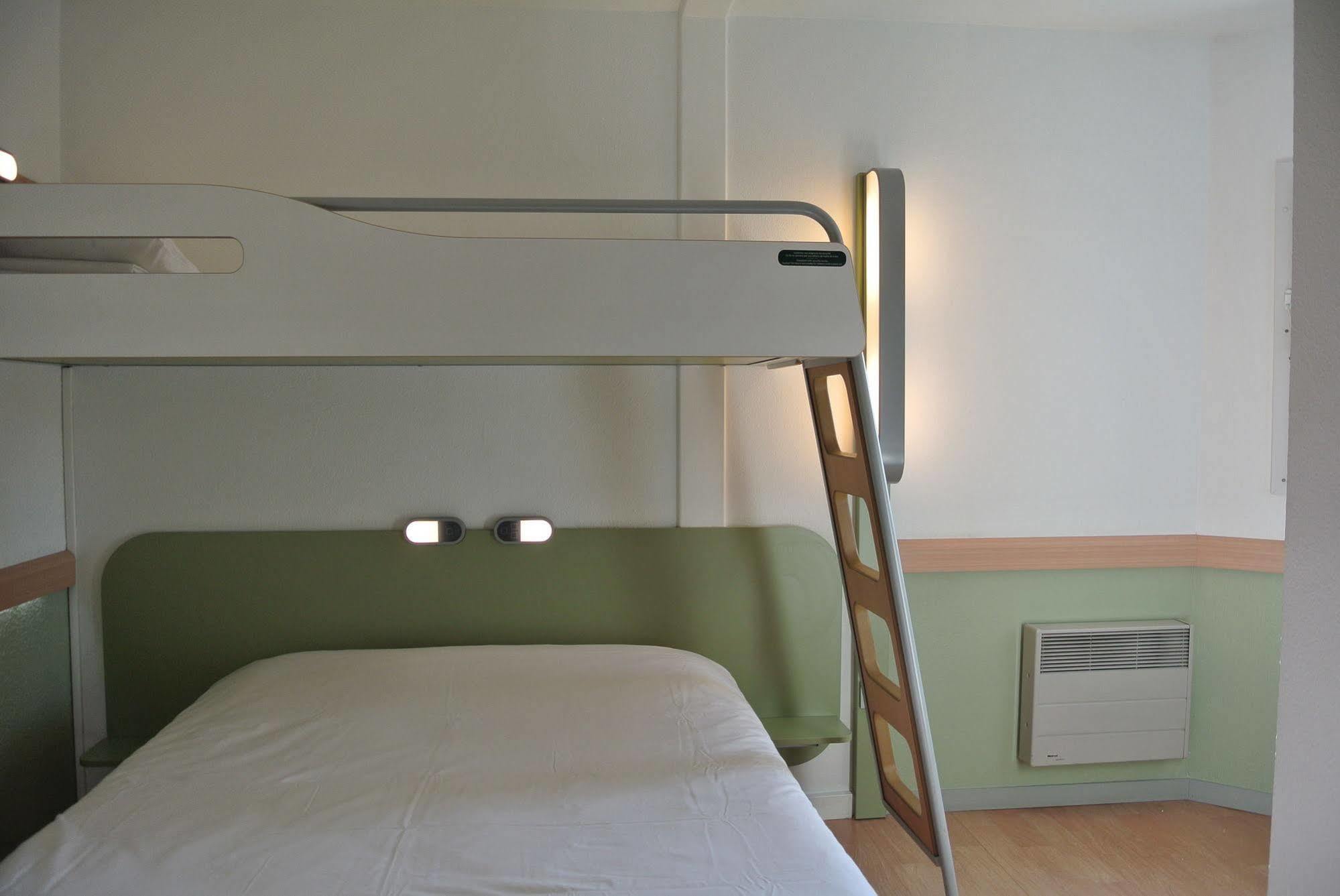 Ibis Budget Chambery Sud Challes Les Eaux Екстериор снимка