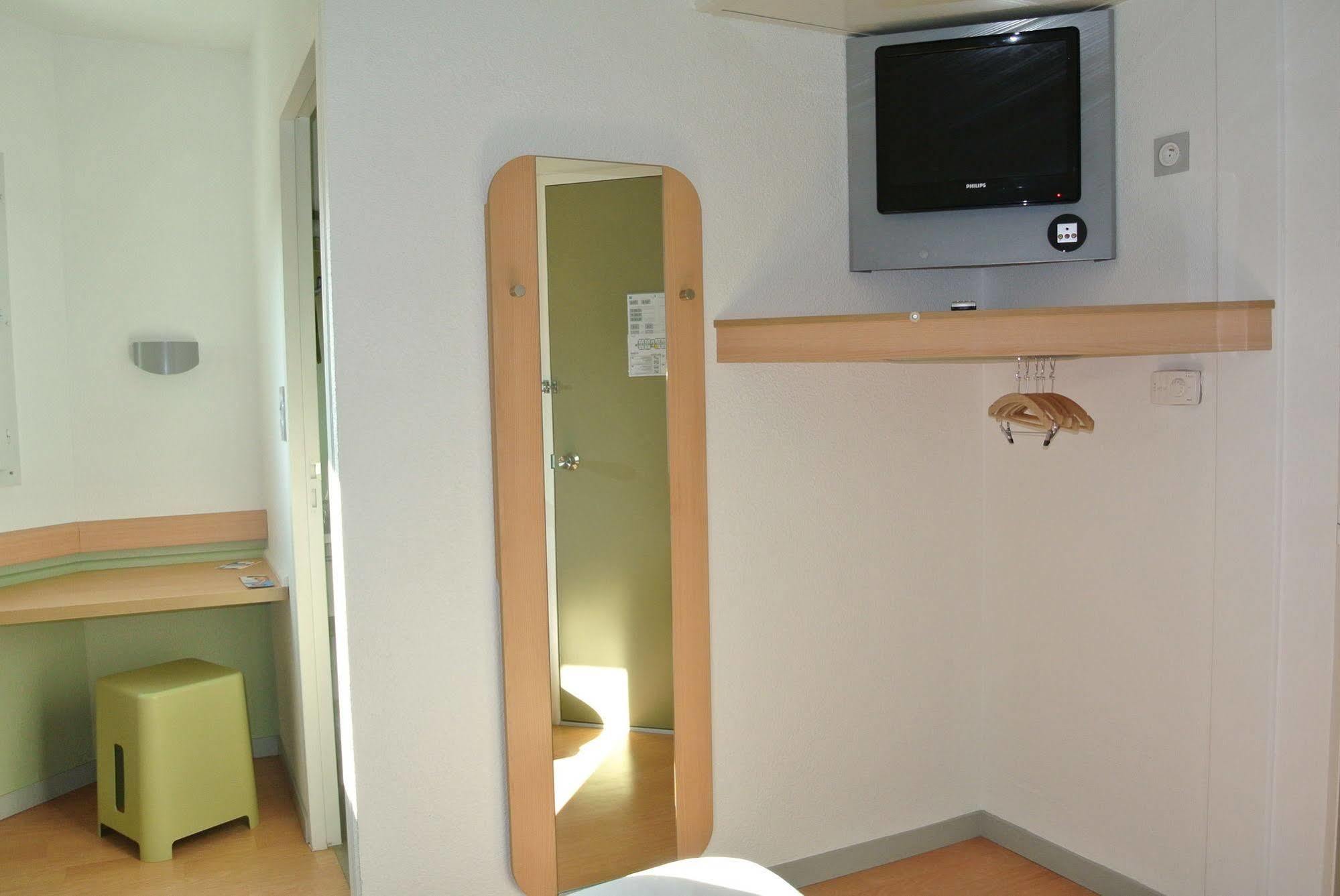 Ibis Budget Chambery Sud Challes Les Eaux Екстериор снимка